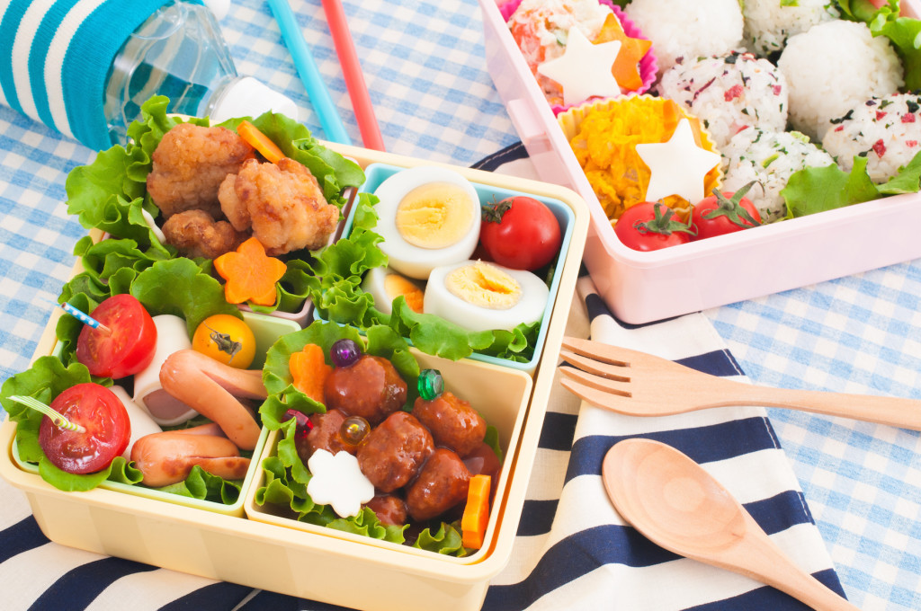 A bento box is a great way to produce healthy lunchbox recipes.